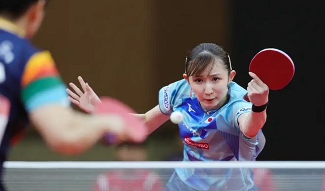 用手或帽子 用手或帽子